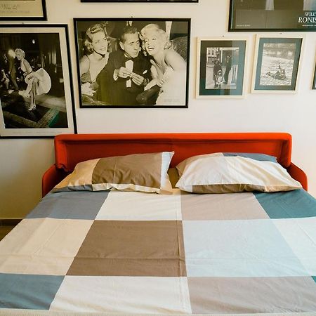 Hollywood Apartment Near Station With Parking Bari Exteriör bild