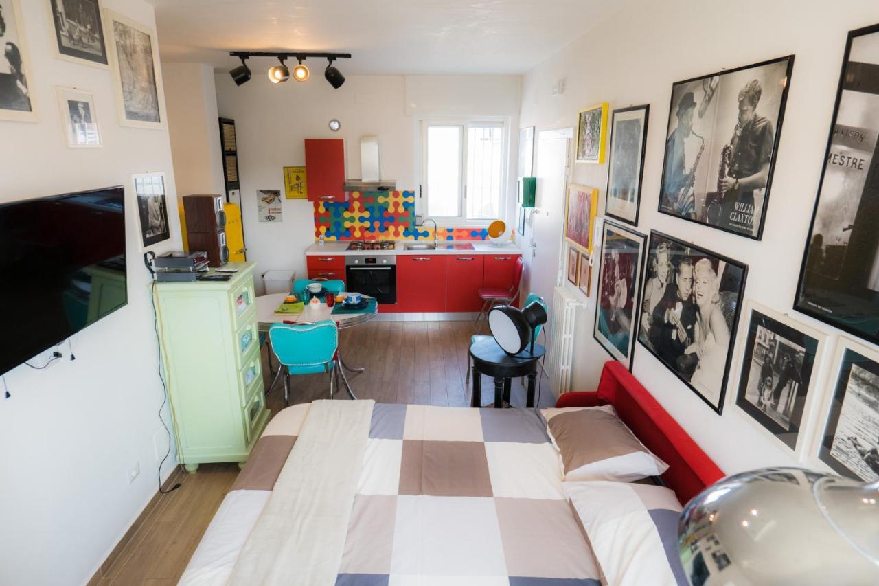 Hollywood Apartment Near Station With Parking Bari Exteriör bild